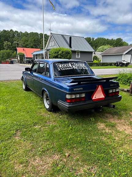 Volvo 244 2 of 5