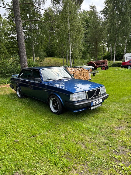 Volvo 244 4 of 5