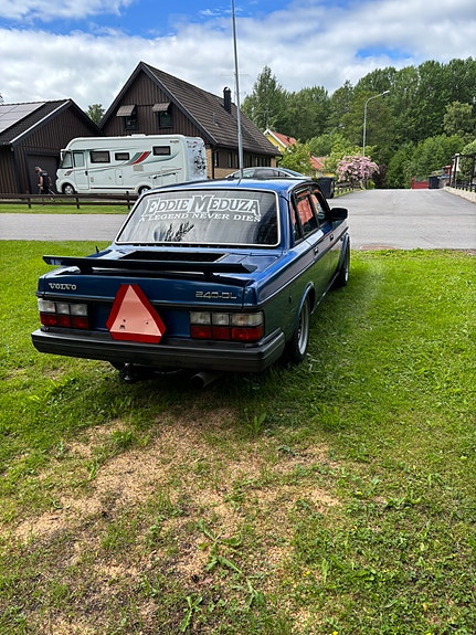 Volvo 244 3 of 5