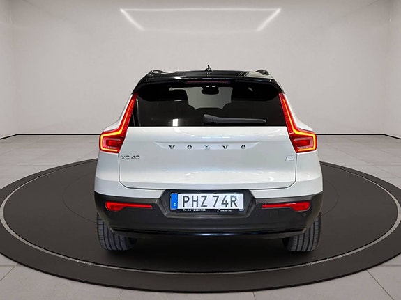 Volvo XC40 11 of 30