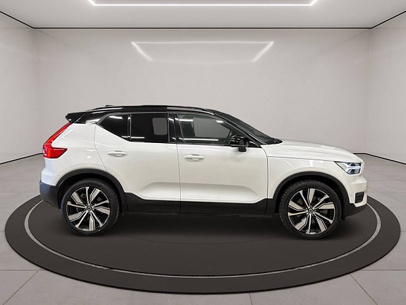 Volvo XC40 8 of 30