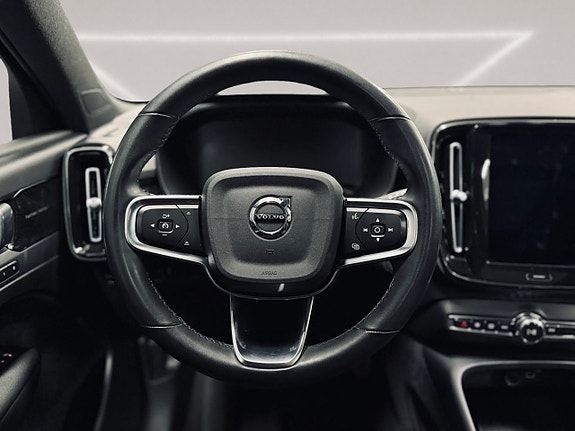 Volvo XC40 19 of 30