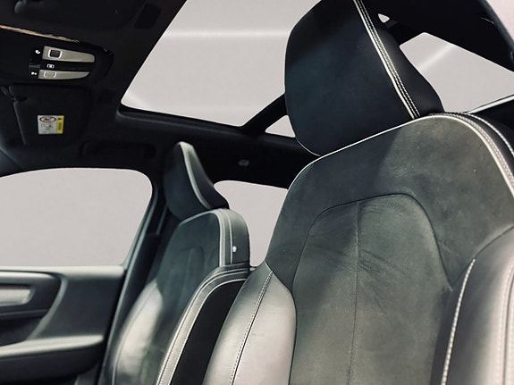 Volvo XC40 13 of 30