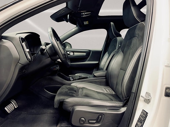 Volvo XC40 12 of 30