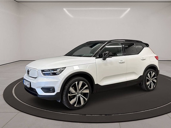 Volvo XC40 4 of 5
