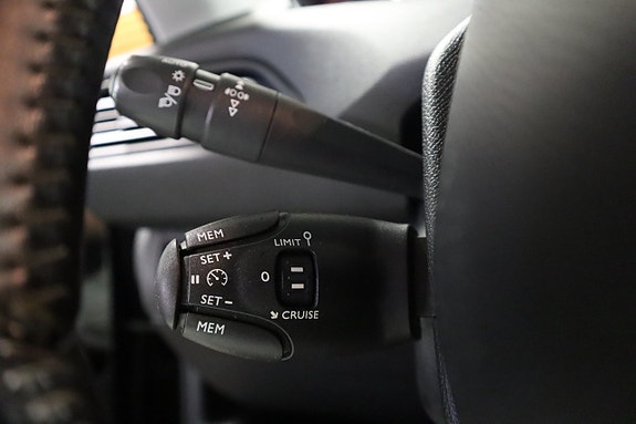 Peugeot 308 SW 16 of 19