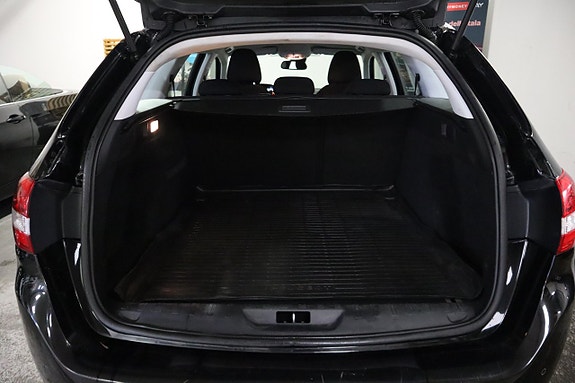Peugeot 308 SW 13 of 19