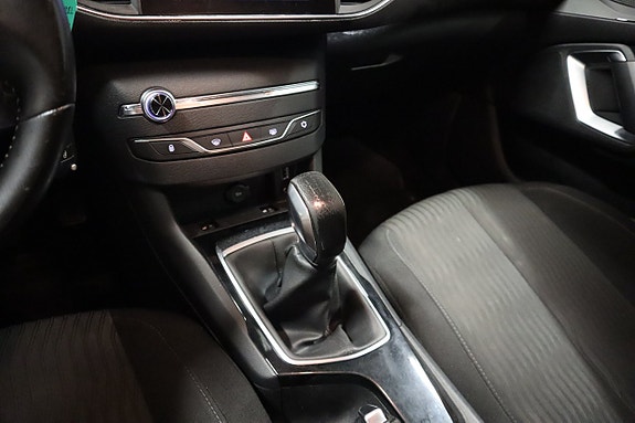 Peugeot 308 SW 8 of 19