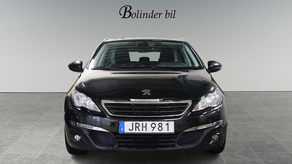 Peugeot 308 SW 2 of 5