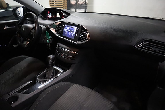 Peugeot 308 SW 11 of 19