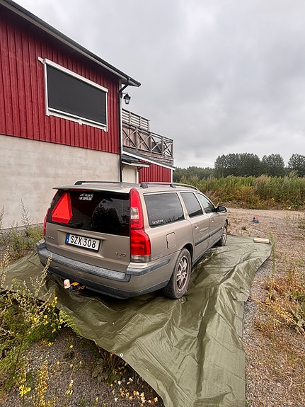 Volvo V70 3 of 5