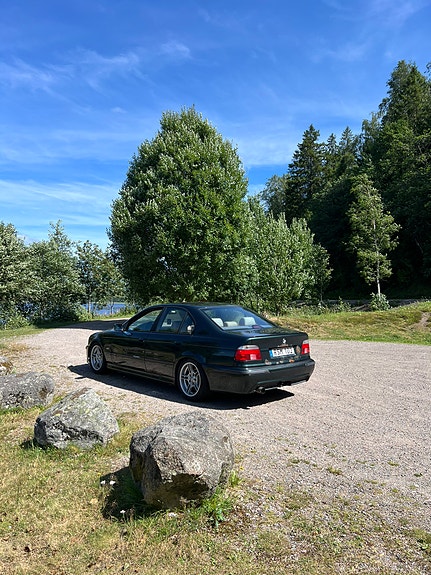 BMW 523i 2 of 5