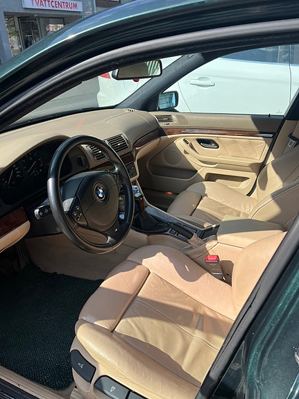 BMW 523i 5 of 5