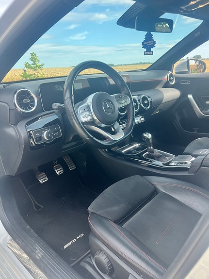 Mercedes-Benz A200 3 of 5