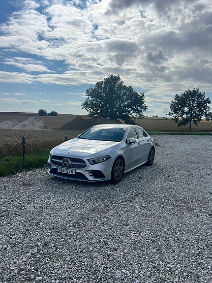 Mercedes-Benz A200 2 of 5