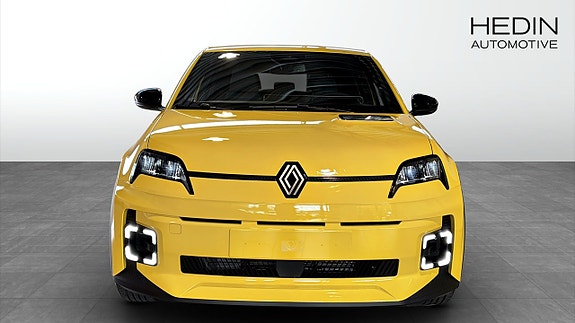 Renault 5 E-Tech 8 of 11