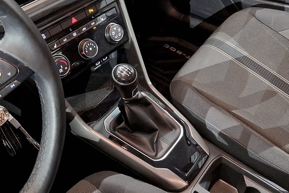 Volkswagen T-Roc 12 of 14