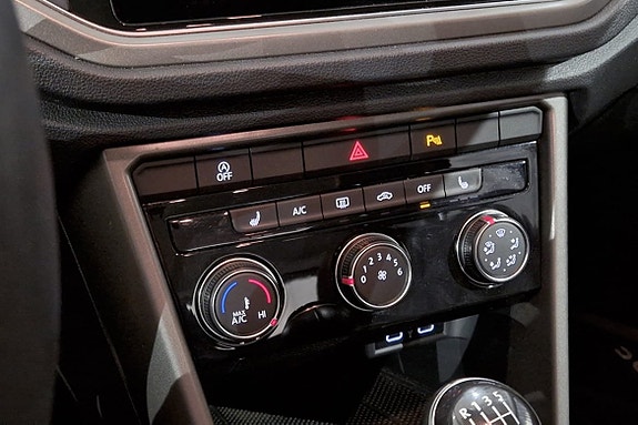 Volkswagen T-Roc 11 of 14