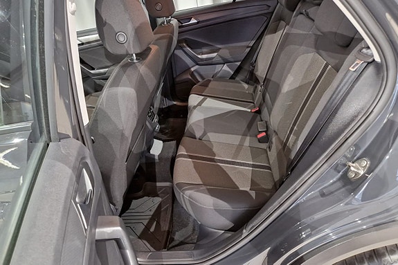 Volkswagen T-Roc 13 of 14