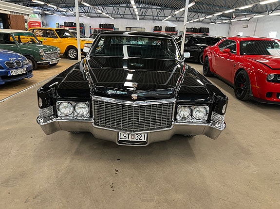 Cadillac Deville 2 of 5