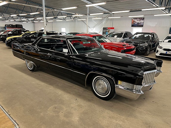 Cadillac Deville 3 of 5