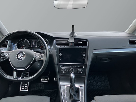 Volkswagen Golf Alltrack 9 of 10