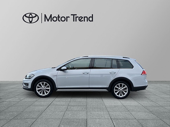 Volkswagen Golf Alltrack 3 of 5