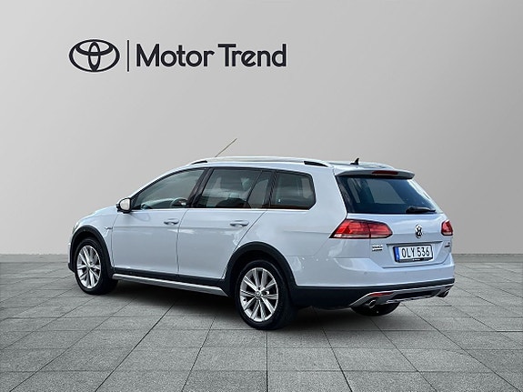 Volkswagen Golf Alltrack 2 of 5