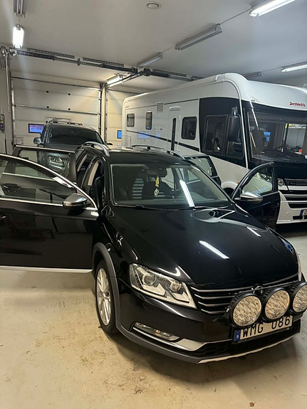 Volkswagen Passat Alltrack 3 of 3
