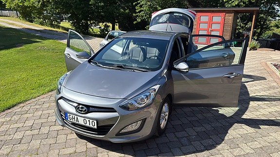 Hyundai i30 2 of 5