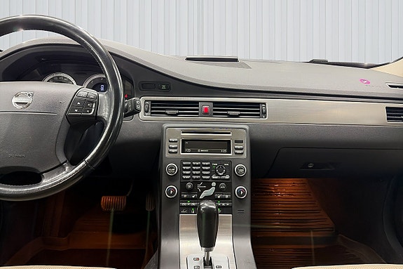Volvo V70 11 of 21