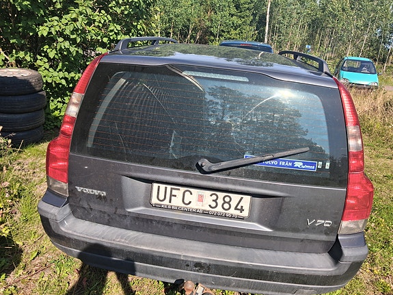 Volvo V70 2 of 5