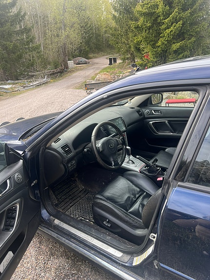 Subaru Legacy 5 of 5