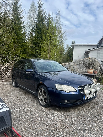 Subaru Legacy 3 of 5