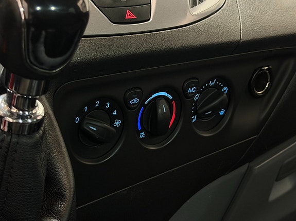 Ford Transit Custom 27 of 30