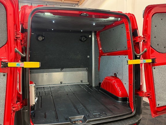 Ford Transit Custom 17 of 30