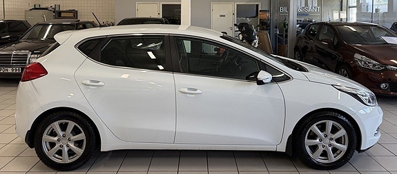 Kia Ceed 2 of 5