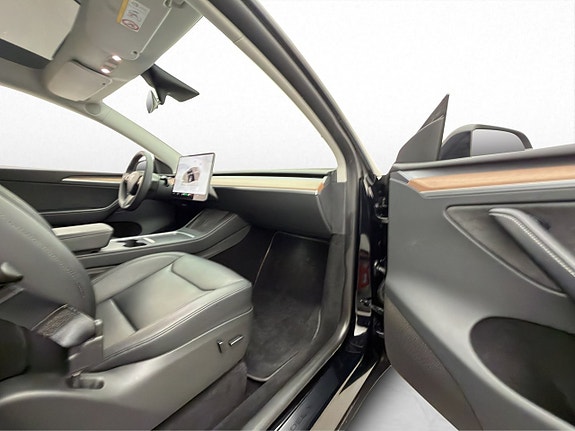 Tesla Model Y 30 of 30