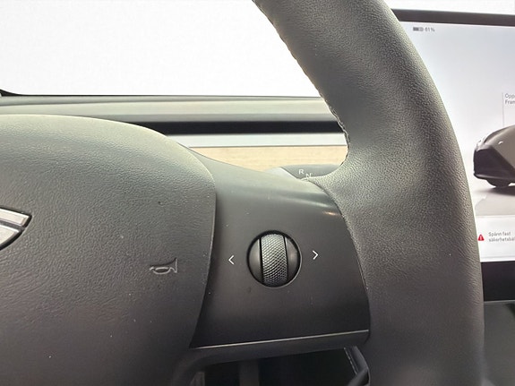 Tesla Model Y 17 of 30