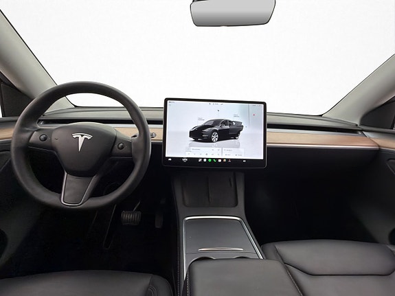 Tesla Model Y 15 of 30