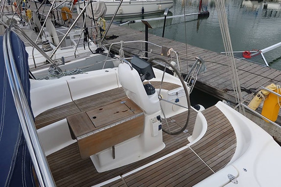 Bavaria 39 2 of 5