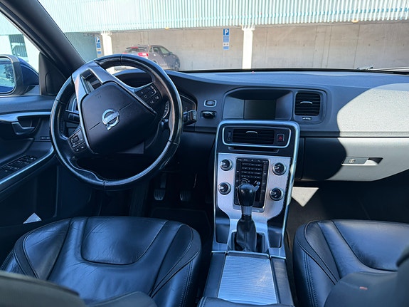 Volvo V60 4 of 5