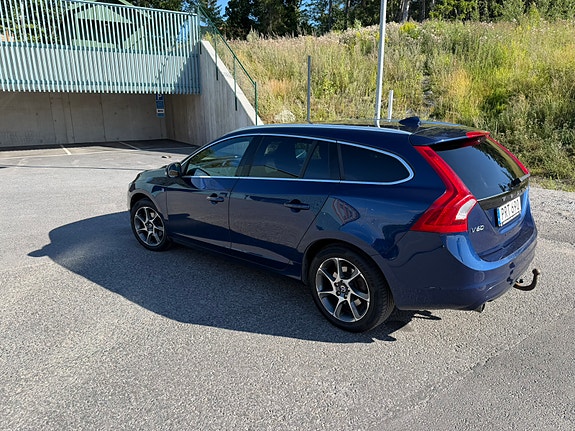 Volvo V60 3 of 5