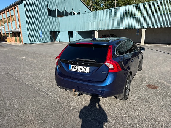 Volvo V60 2 of 5
