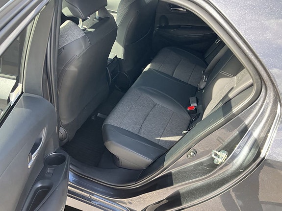 Toyota Corolla 9 of 12