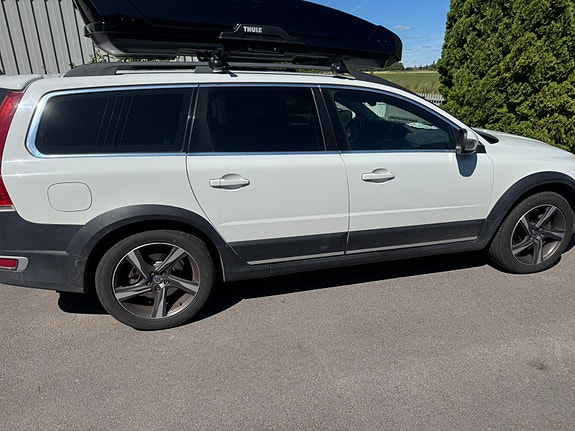 Volvo XC70 2 of 3