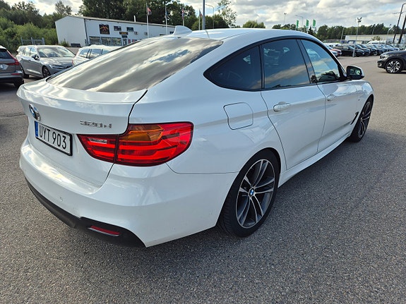 BMW 320d 3 of 5