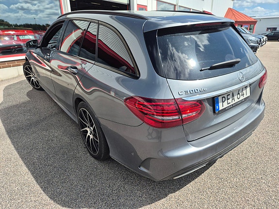 Mercedes-Benz C300 de 4 of 5