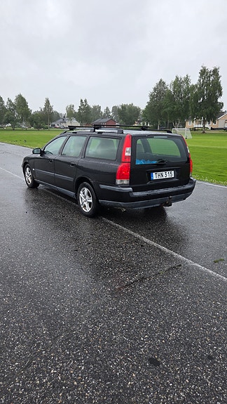 Volvo V70 2 of 4