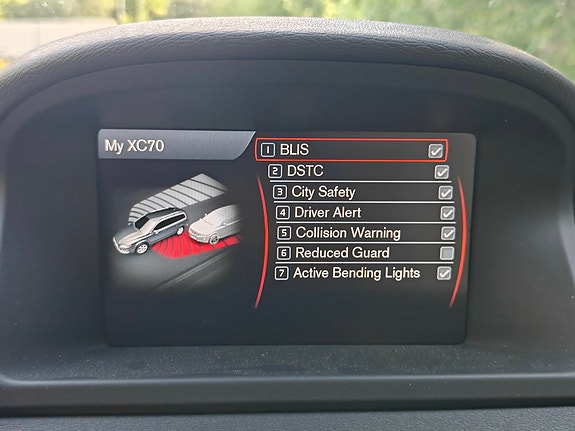 Volvo XC70 12 of 12